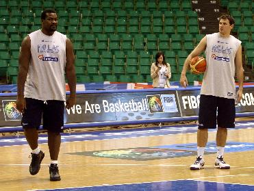 Η FIBA τιμώρησε με δύο αγωνιστικές big Sofo και Φώτση