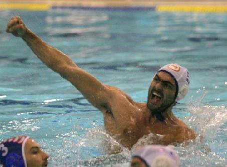 Αποχαιρετισμός του Ολυμπιακού στον Χατζηθεοδώρου με αιχμές