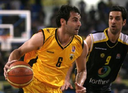 Η ΑΕΚ ανανέωσε με Νικολαΐδη και αναμένει Δορκοφίκη