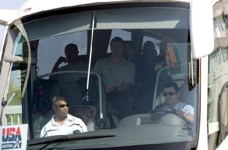 Χωρίς διάθεση για κουβέντες έφτασε η αποστολή της ομάδας των ΗΠΑ