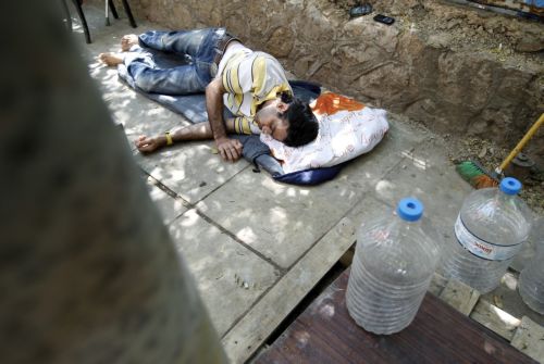 Σε απεργία πείνας δύο Ιρανοί έξω από τα γραφεία της Ύπατης Αρμοστείας του ΟΗΕ στο Π.Ψυχικό