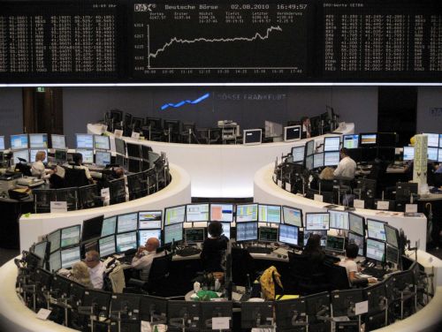 Ισχυρά κέρδη στις ευρωπαϊκές αγορές και τη Γουόλ Στριτ τη Δευτέρα