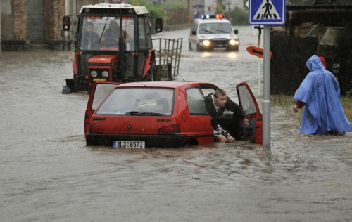 Τρεις νεκροί από καταρρακτώδεις βροχές σε Τσεχία και Πολωνία