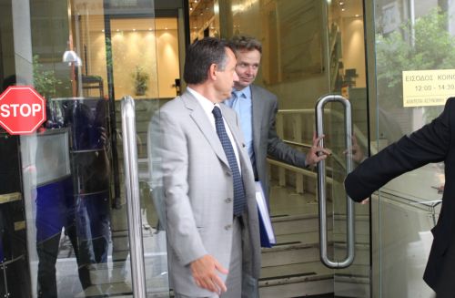 Αγώνα δρόμου εν όψει τρίτης δόσης ζητεί η τρόικα