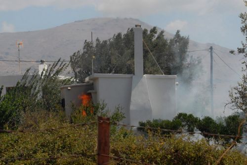 Μάχη με τις φλόγες και τους ανέμους στην Κάρυστο