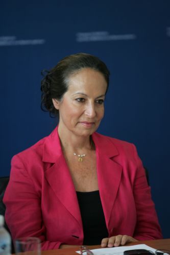 Την επιθυμία της να παραμείνει στο υπουργείο Παιδείας εκφράζει η Α.Διαμαντοπούλου