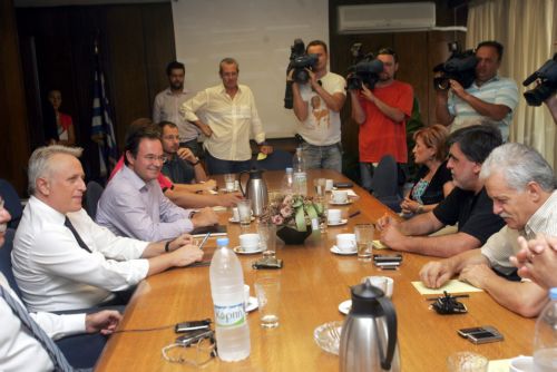 Χωρίς δεσμεύσεις η συνάντηση των υπουργών Εσωτερικών και Οικονομικών με την ΑΔΕΔΥ