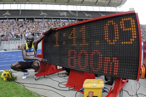 Νέο παγκόσμιο ρεκόρ στα 800μ. από τον Ντέιβιντ Ρουντίσα
