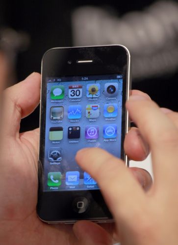 Τα ετήσια προγράμματα από την Cosmote για τo iPhone 4