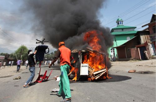Τουλάχιστον εννέα νεκροί σε διαδηλώσεις για την ανεξαρτησία του Κασμίρ
