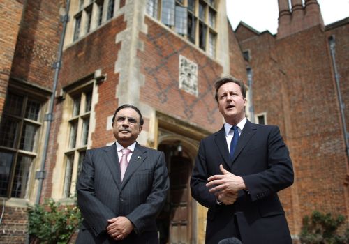 Άνοιγμα του Λονδίνου προς το Πακιστάν στη σκιά της κατάστασης στο Αφγανιστάν