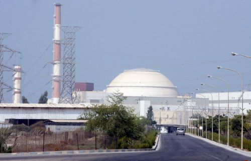 Επίδειξη ισχύος από το Ιράν με τη φόρτωση καυσίμου στον πυρηνικό σταθμό του Μπουσέρ