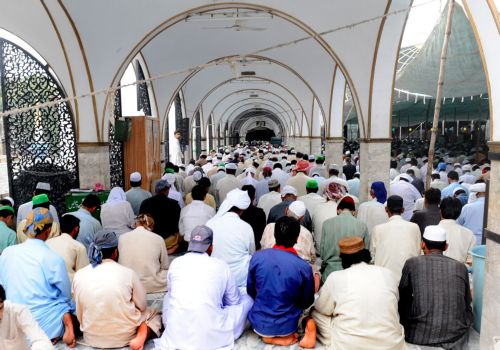 Αιματηρή επίθεση αυτοκτονίας σε τέμενος του Πακιστάν