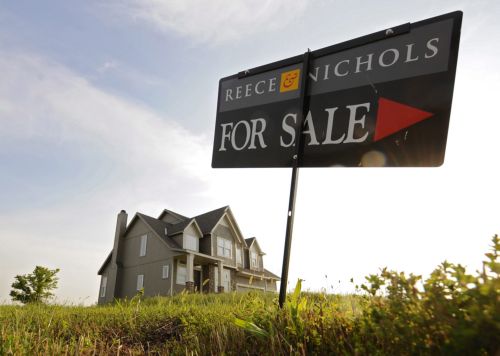 Την κατιούσα πήραν οι μεταπωλήσεις κατοικιών στις ΗΠΑ