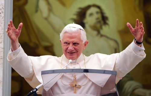 Ο Πάπας και το εγχειρίδιο με τα «πρέπει» και τα «μη» για τους πιστούς στη Βρετανία