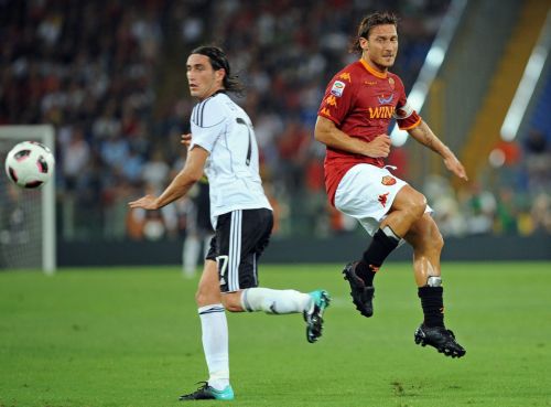 «Κουτσό» ξεκίνημα για τη Ρόμα, με νίκη επί της Ουντινέζε ξεκίνησε η Τζένοα