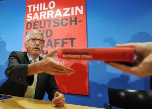 Γερμανός κεντρικός τραπεζίτης προκαλεί σάλο με ρατσιστικό βιβλίο
