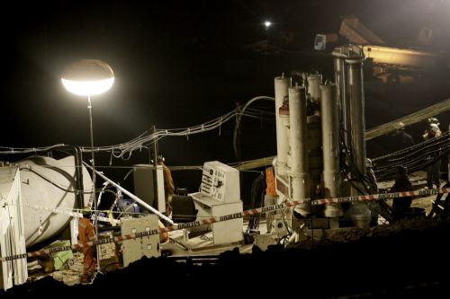 Ξεκίνησαν οι εργασίες για τον απεγκλωβισμό των 33 μεταλλωρύχων στη Χιλή