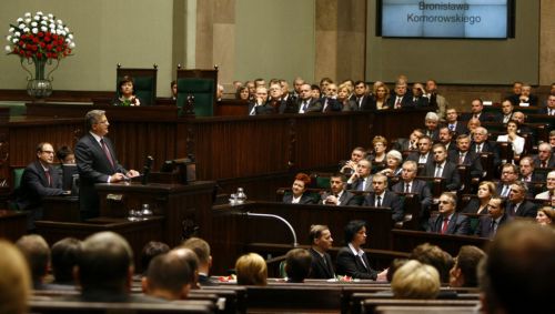 Πρόεδρος της Πολωνίας ορκίστηκε ο Μπρόνισλαβ Κομορόφσκι