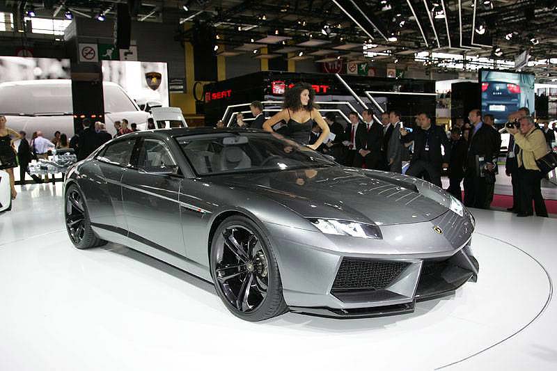 Αναβιώνουν τα σενάρια παραγωγής τετράθυρης Lamborghini