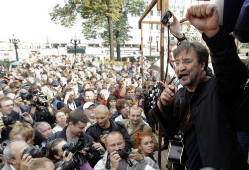 Πούτιν καλεί Μεντβέντεφ να βάλει «φρένο» σε αυτοκινητόδρομο που απειλεί δάσος