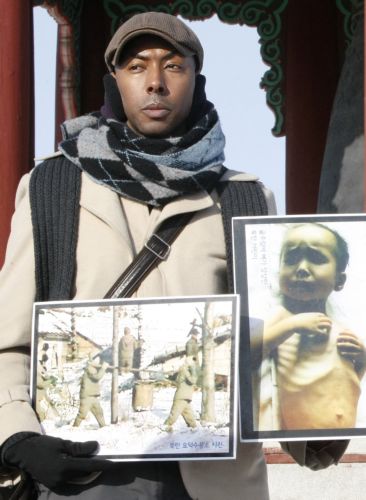 Στη Β.Κορέα ο Τζίμι Κάρτερ επιδιώκοντας την απελευθέρωση Αμερικανού υπηκόου