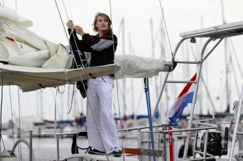 Δεκατετράχρονη Ολλανδή ιστιοπλόος βάζει πλώρη για το γύρο του κόσμου