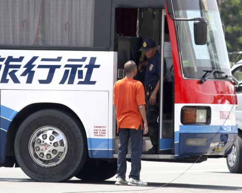 Συναγερμός στη Μανίλα από την εκδήλωση πειρατείας σε τουριστικό λεωφορείο