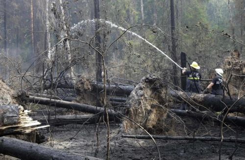Περιορίζονται τα πύρινα μέτωπα στη Ρωσία, αλλά η ζέστη επιμένει