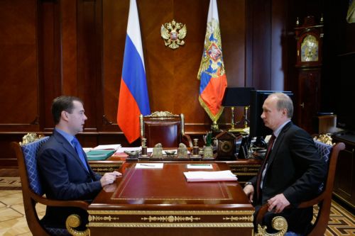 Τον δρόμο για την υποψηφιότητα Πούτιν στις προεδρικές εκλογές άνοιξε ο Ντ.Μεντβέντεφ