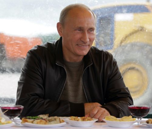 Το έδαφος για την επιστροφή του στο Κρεμλίνο προετοιμάζει ο Βλαντιμίρ Πούτιν