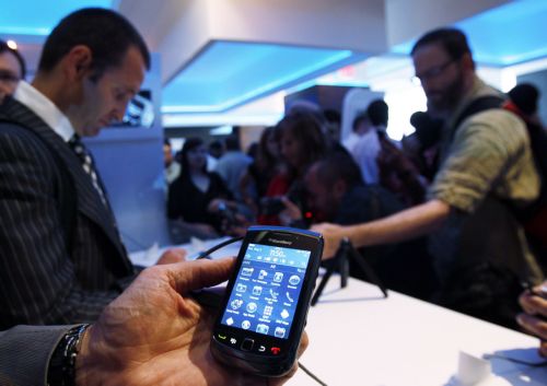 «Δεν θα υποκύψουμε στις κρατικές πιέσεις» διακηρύσσει η κατασκευάστρια των Blackberry