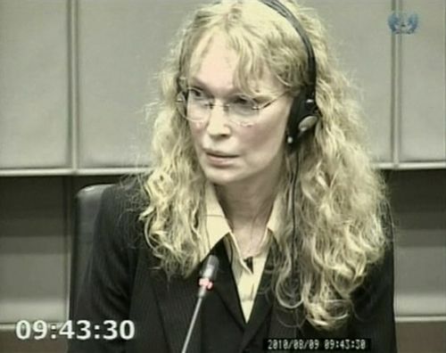 «Διαψεύδει» τη Ναόμι Κάμπελ η κατάθεση της Μία Φάροου για τα «ματωμένα διαμάντια»