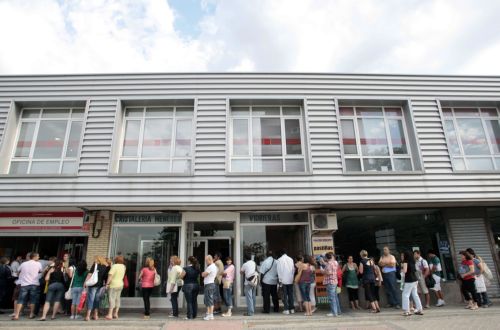 Μια «χαμένη γενιά» δημιουργεί η ανεργία στους νέους, προειδοποιεί το Διεθνές Γραφείο Εργασίας