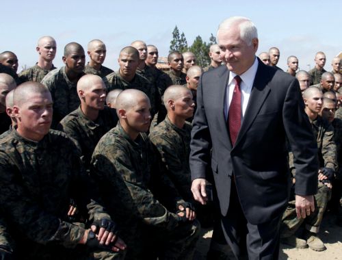 Ναι στη μεταβίβαση αρμοδιοτήτων, όχι στη μαζική αποχώρηση στρατευμάτων, λέει ο Γκέιτς για το Αφγανιστάν