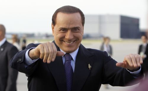 Βαθαίνει η ρήξη στην ιταλική δεξιά, «αντι-μπερλουσκονικό μέτωπο» ζητά η αντιπολίτευση