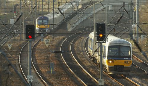 Είκοσι ένας τραυματίες από σύγκρουση τρένου με φορτηγό στη Βρετανία