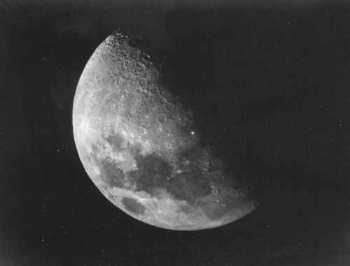 Κατάξερο το εσωτερικό της Σελήνης, σύμφωνα με νέες εκτιμήσεις