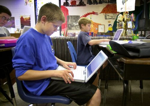 Φορητοί υπολογιστές στα ολοήμερα δημοτικά με ενιαίο πρόγραμμα