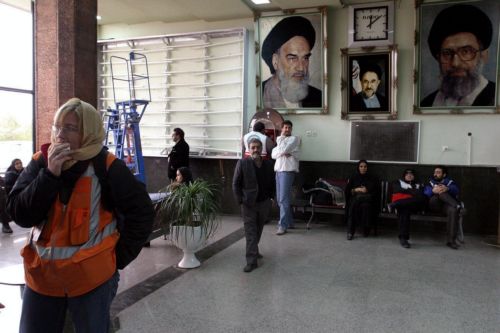 Τρεις νεκροί και 40 τραυματίες από σεισμό 5,9 βαθμών στο βόρειο Ιράν