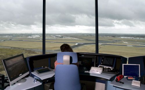 Τηλεφωνική κάρτα προκάλεσε το πρόβλημα στο κέντρο ελέγχου πτήσεων Αθηνών