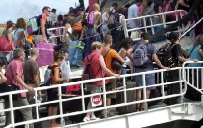 Δεύτερο κύμα εξόδου των αδειούχων του Αυγούστου