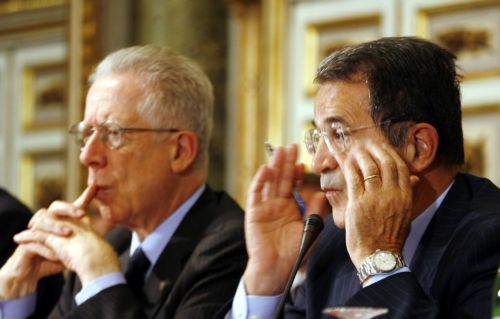 Να συνεχίσει τις «μετεγγραφές» συμβούλων σκοπεύει ο πρωθυπουργός