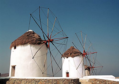 Φθηνότερα τα ελληνικά ξενοδοχεία φέτος, ακριβότερη στην Ευρώπη η Μύκονος