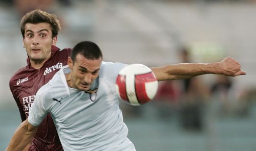 Ψάχνουν δεξί μπακ στην ΑΕΚ με φήμες για τον Αργεντινό Σκαλόνι