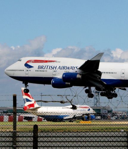 Απεργία απειλεί να προκαλέσει «μπλακ-άουτ» στις πτήσεις στη Βρετανία