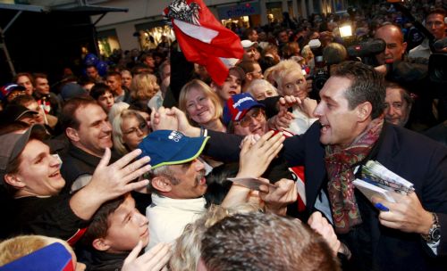 Ο «αιματηρός» προεκλογικός αγώνας της ακροδεξιάς για το δήμο της Βιέννης