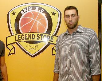 Παρελθόν από τον Άρη Κλαρκ και Ντικούδης, «μπαμ» με Ταπούτο