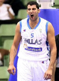 Κάταγμα στο δάχτυλο υπέστη ο Μπουρούσης