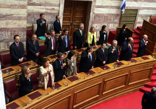 Έξι στους δέκα λένε «ναι» σε ανασχηματισμό, δείχνει δημοσκόπηση